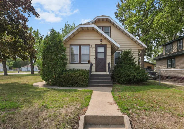 Photo 1 of Single family home for sale at 307 23rd Avenue N, Saint Cloud, MN 56303 | MLS# 7123768 | Listing updated on 2026-09-30