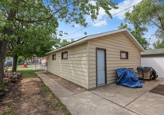 Photo 3 of Single family home for sale at 307 23rd Avenue N, Saint Cloud, MN 56303 | MLS# 7123768 | Listing updated on 2026-09-30