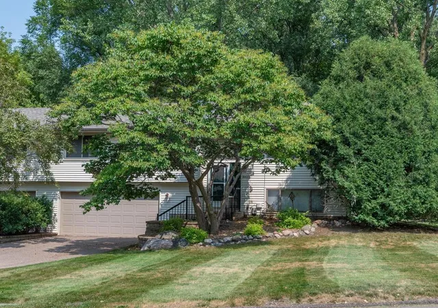 Photo 3 of Sale Pending at 3615 Westmark Dr, Minnetonka, MN 55345 | MLS# 7123790 | Listing updated on 2026-09-05