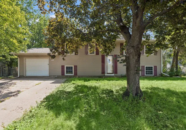 3rd image of 408 117Th Ave Nw, Minneapolis, MN 55448 | MLS# 7123829