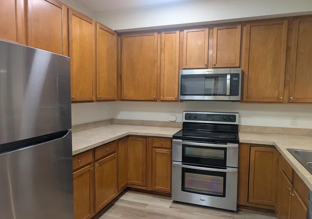 Photo 4 of Condo for sale at 150 E Burnsville Pkwy #303, Burnsville, MN 55337 | MLS# 7123836 | Listing updated on 2026-09-24