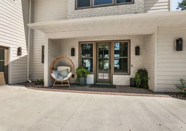Photo 3 of Single family home for sale at 8995 N Shore Dr, Spicer, MN 56288 | MLS# 7123873 | Listing updated on 2026-09-29
