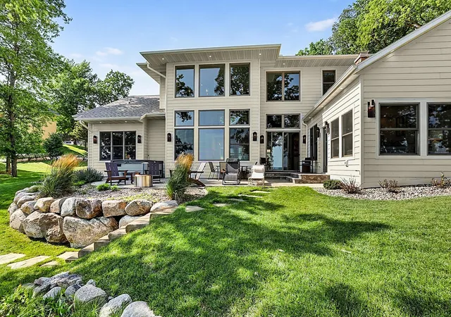 Photo 4 of Single family home for sale at 8995 N Shore Dr, Spicer, MN 56288 | MLS# 7123873 | Listing updated on 2026-09-29