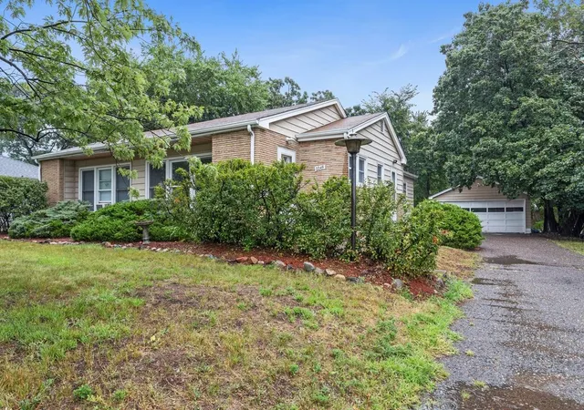 2nd image of 2249 Louisiana Ave S, Minneapolis, MN 55426 | MLS# 7123878