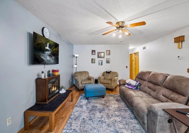 Photo 4 of Single family home for sale at 14324 Glenda Dr, Saint Paul, MN 55124 | MLS# 7123879 | Listing updated on 2026-10-02