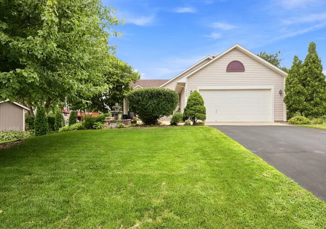 Photo 2 of Sale Pending at 2003 Ponds Way, Shakopee, MN 55379 | MLS# 7123889 | Listing updated on 2026-09-27