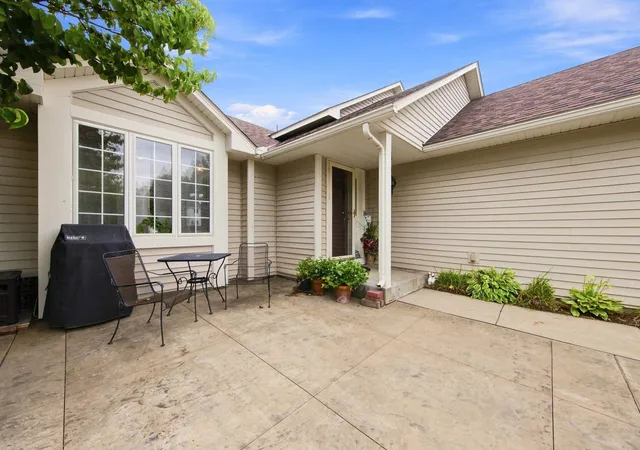 Photo 3 of Sale Pending at 2003 Ponds Way, Shakopee, MN 55379 | MLS# 7123889 | Listing updated on 2026-09-27