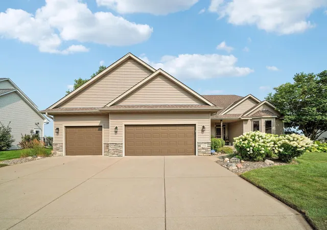 Photo 1 of Single family home for sale at 553 Tuttle Dr, Hastings, MN 55033 | MLS# 7123894 | Listing updated on 2026-09-17