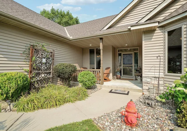Photo 3 of Single family home for sale at 553 Tuttle Dr, Hastings, MN 55033 | MLS# 7123894 | Listing updated on 2026-09-17