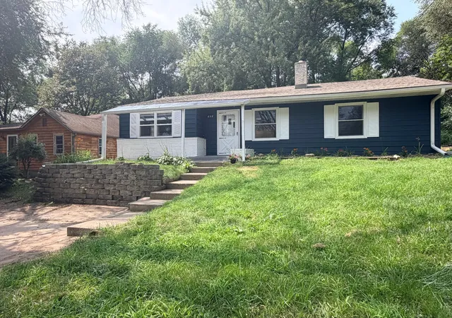 1st image of 658 Gentry Ave N, Saint Paul, MN 55128 | MLS# 7123909