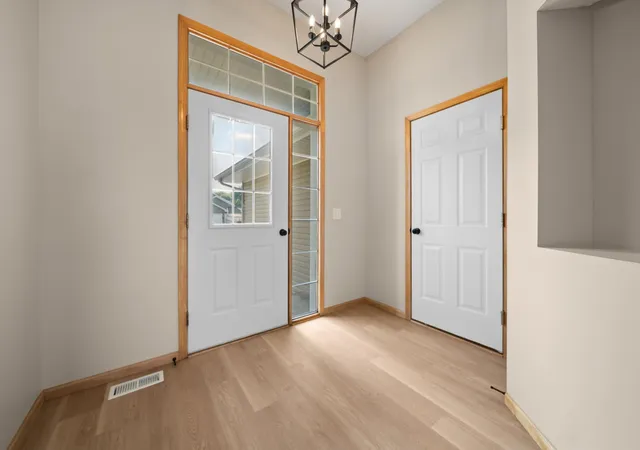 Photo 4 of Sale Pending at 808 Lindsey Ln, Belle Plaine, MN 56011 | MLS# 7123911 | Listing updated on 2026-10-05
