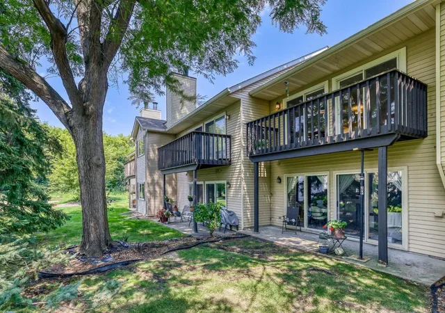 2nd image of 7267 Hunters Run, Eden Prairie, MN 55346