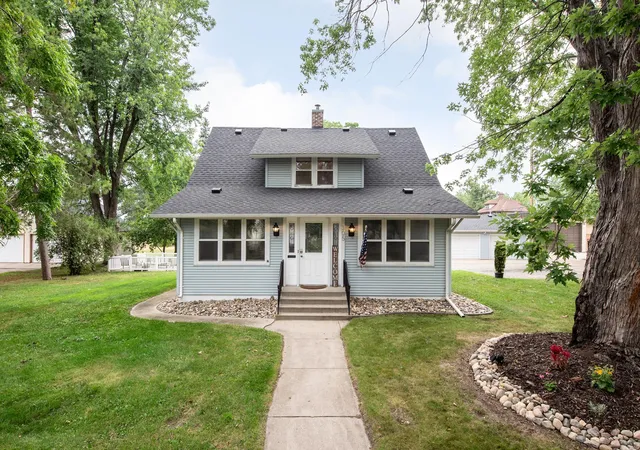 1st image of 305 8th Ave E, Alexandria, MN 56308 | MLS# 7123916