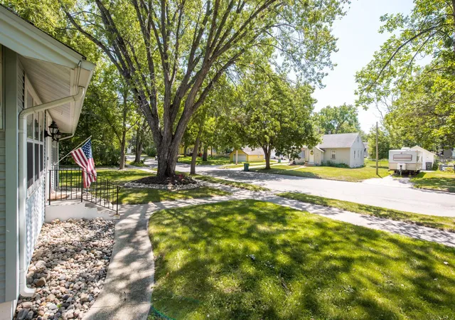 2nd image of 305 8th Ave E, Alexandria, MN 56308 | MLS# 7123916