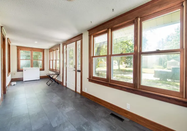 Photo 4 of Single family home for sale at 305 8th Avenue E, Alexandria, MN 56308 | MLS# 7123916 | Listing updated on 2026-09-30