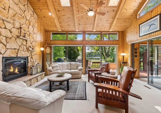 Photo 4 of Sale Pending at 225 Peninsula Rd, Minneapolis, MN 55441 | MLS# 7123918 | Listing updated on 2026-08-28