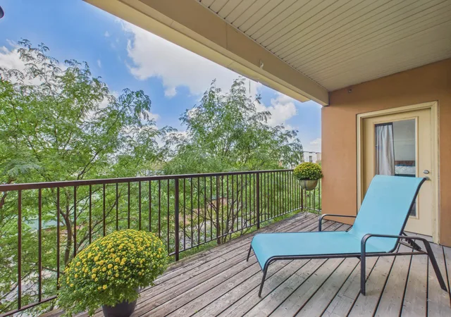 Listing Photo 2 - Condo for sale in building located at 150 E Burnsville Pkwy, Burnsville, MN 55337 - Unit #309