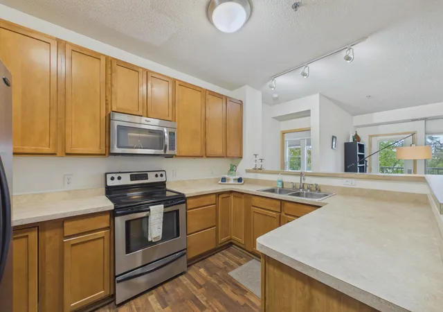 Photo 4 of Condo for sale at 150 E Burnsville Pkwy #309, Burnsville, MN 55337 | MLS# 7123921 | Listing updated on 2026-09-01