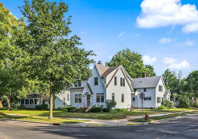 3rd image of 539 W Grand Ave, Eau Claire, WI 54703 | MLS# 7123926
