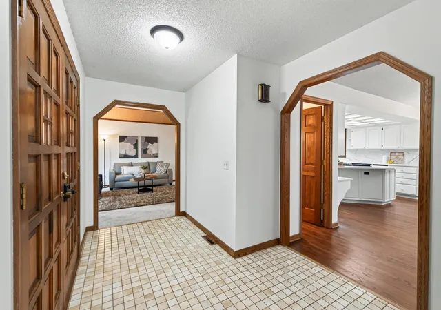 5th image of 1528 Briarknoll Dr, Saint Paul, MN 55112 | MLS# 7123930