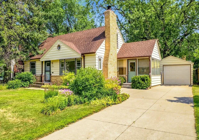 2nd image of 4909 W Upland Crst, Minneapolis, MN 55421 | MLS# 7123966