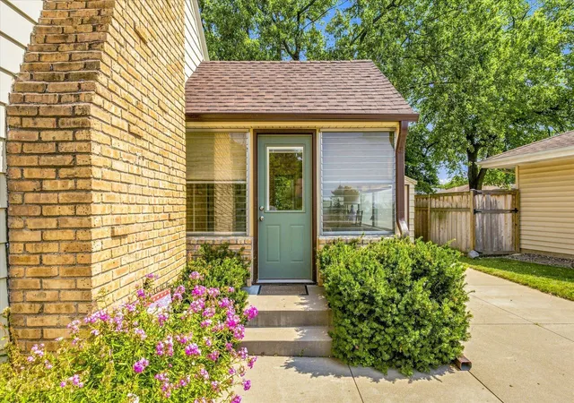 4th image of 4909 W Upland Crst, Minneapolis, MN 55421 | MLS# 7123966