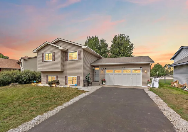 2nd image of 9748 Hames Ct S, Cottage Grove, MN 55016 | MLS# 7123970