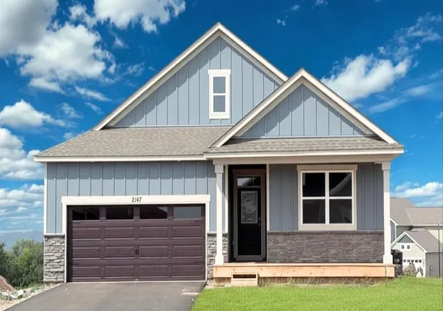 Photo 1 of Single family home for sale at 2147 Bluff Hts Dr, Shakopee, MN 55379 | MLS# 7124023 | Listing updated on 2026-09-21