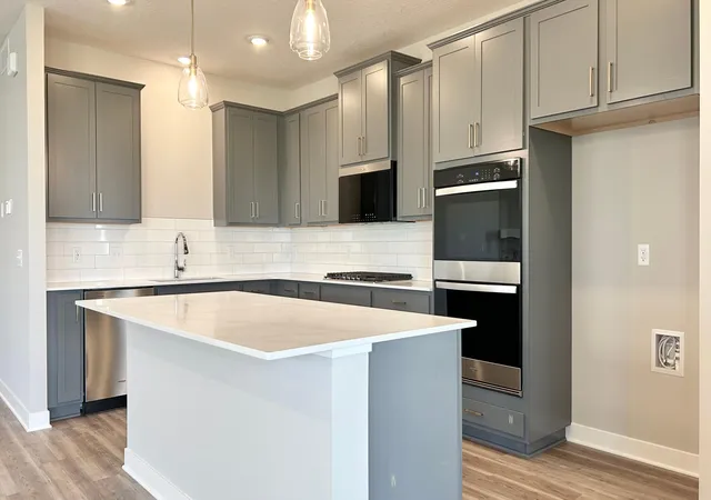 Photo 2 of Single family home for sale at 2147 Bluff Hts Dr, Shakopee, MN 55379 | MLS# 7124023 | Listing updated on 2026-09-21