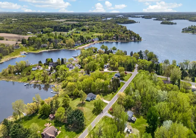 5th image of 33067 Nueman Trl, Lindstrom, MN 55045 | MLS# 7124058