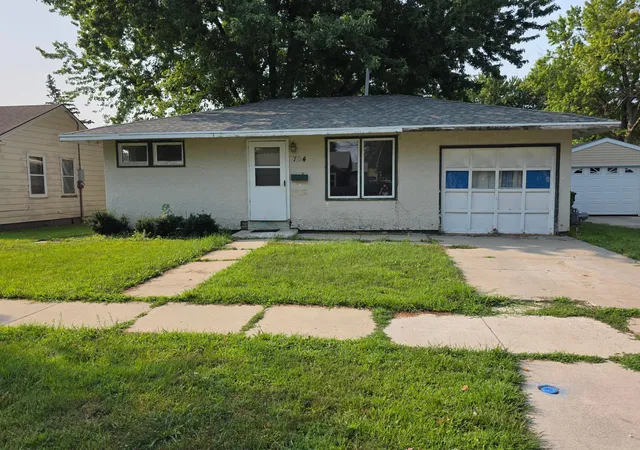 1st image of 704 Dover St, Worthington, MN 56187 | MLS# 7124060