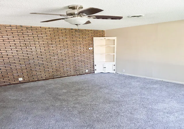 2nd image of 704 Dover St, Worthington, MN 56187 | MLS# 7124060