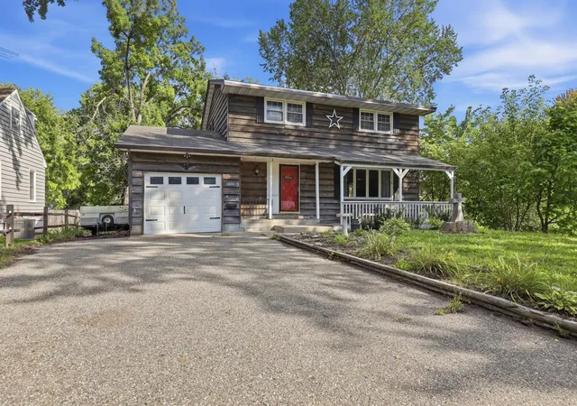 Photo 2 of Single family home for sale at 624 Montrose Blvd, Buffalo, MN 55313 | MLS# 7124078 | Listing updated on 2026-10-07