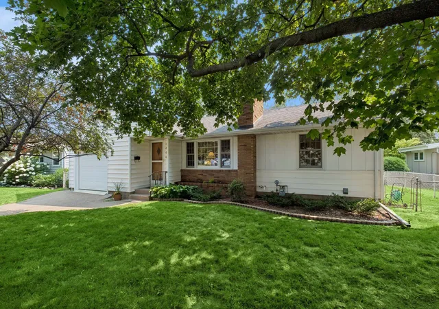 1st image of 1266 Smith Ave S, Saint Paul, MN 55118 | MLS# 7124159