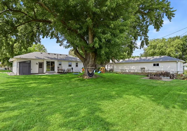 Photo 3 of Sale Pending at 185 Garden View Dr, Saint Paul, MN 55124 | MLS# 7124163 | Listing updated on 2026-09-03