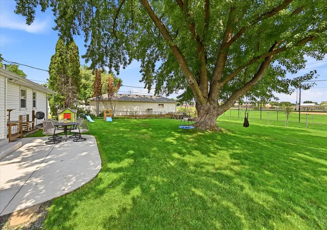 Photo 4 of Sale Pending at 185 Garden View Dr, Saint Paul, MN 55124 | MLS# 7124163 | Listing updated on 2026-09-03