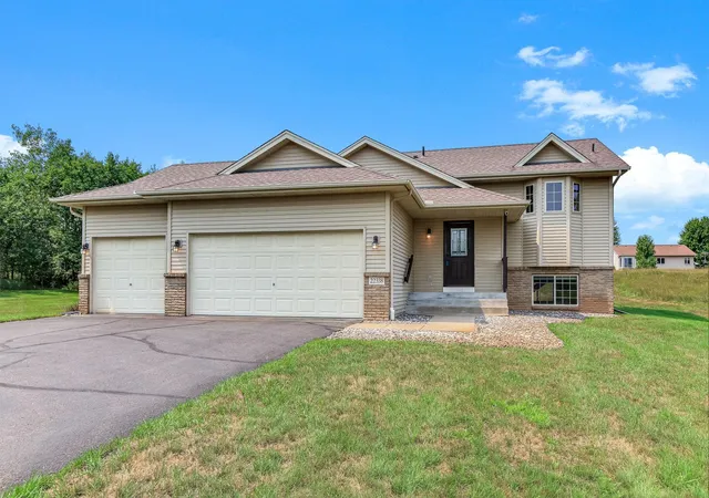 2nd image of 22338 Quincy St Ne, Cedar, MN 55011 | MLS# 7124181