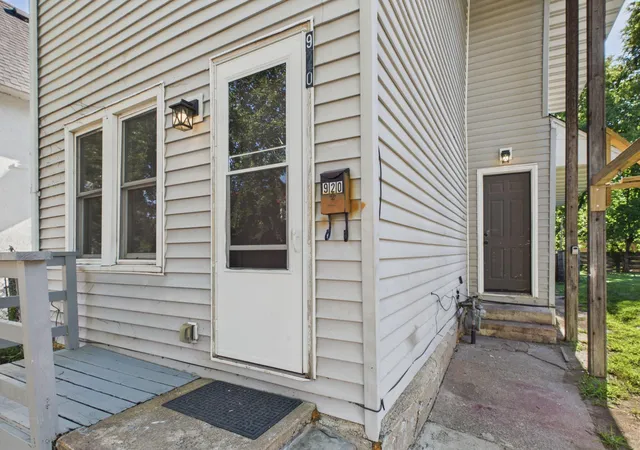 Photo 2 of Single family home for sale at 920 Farrington St, Saint Paul, MN 55117 | MLS# 7124198 | Listing updated on 2026-09-25