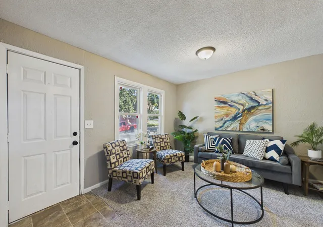 Photo 3 of Single family home for sale at 920 Farrington St, Saint Paul, MN 55117 | MLS# 7124198 | Listing updated on 2026-09-25