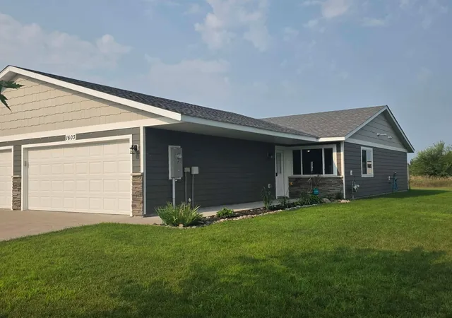 2nd image of 1603 16th Ave N, Princeton, MN 55371 | MLS# 7124200