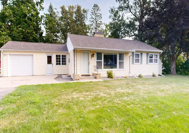 Photo 1 of Single family home for sale at 504 19th Avenue Sw, Willmar, MN 56201 | MLS# 7124204 | Listing updated on 2026-10-07