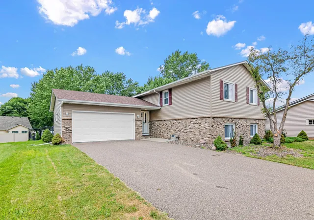 1st image of 3749 Goodwin Ct N, Saint Paul, MN 55128 | MLS# 7124208