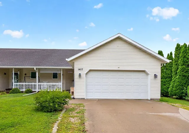 image of 1407 S Garden St, Lake City, MN 55041 | MLS# 7124223
