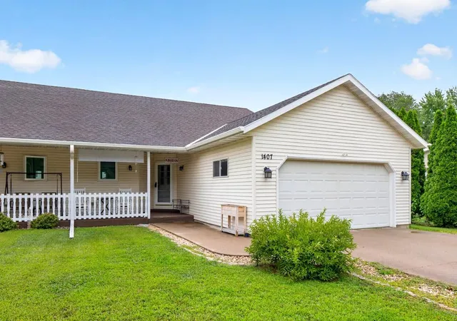 image of 1407 S Garden St, Lake City, MN 55041 | MLS# 7124223