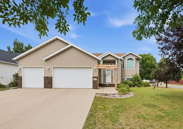 2nd image of 1502 Baywood Dr, West Fargo, ND 58078 | MLS# 7124228