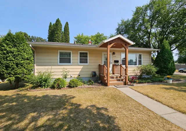 2nd image of 1322 19th St S, Moorhead, MN 56560 | MLS# 7124235