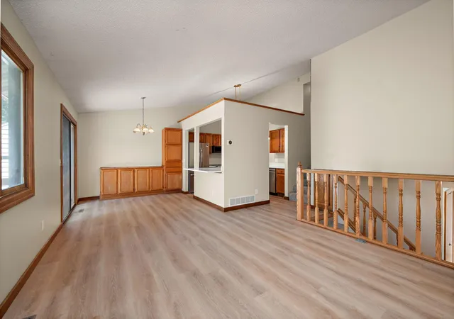 4th image of 6702 Kara Dr, Eden Prairie, MN 55346 | MLS# 7124260
