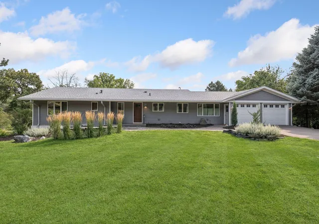 2nd image of 15803 Holdridge Rd E, Wayzata, MN 55391 | MLS# 7124263