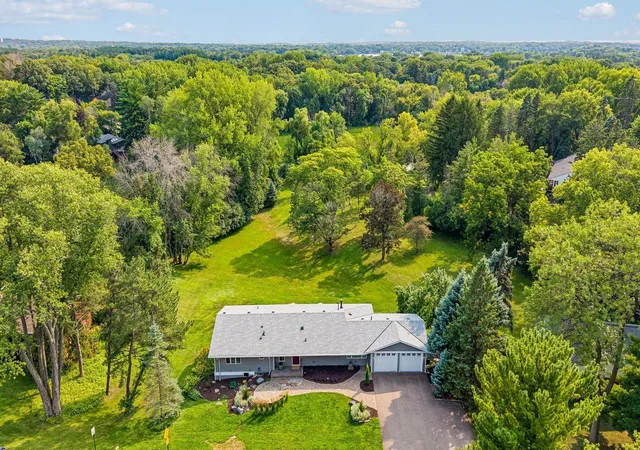 3rd image of 15803 Holdridge Rd E, Wayzata, MN 55391 | MLS# 7124263