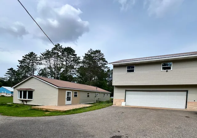 Photo 4 of Single family home for sale at 185 Peterson Rd, Grand Rapids, MN 55744 | MLS# 7124271 | Listing updated on 2026-09-23